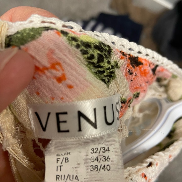 2/$20 VENUS Pretty Lace and Flowy sleeveless, size S - Picture 6 of 6